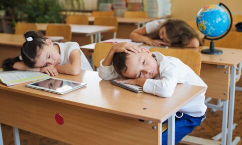 В России 2,5 миллиона школьников продолжают учиться во вторую смену