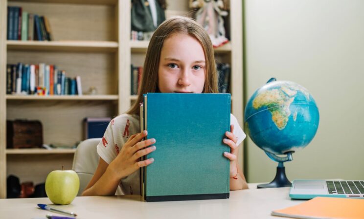 Минпросвещения исключило обществознание из программы восьмых классов