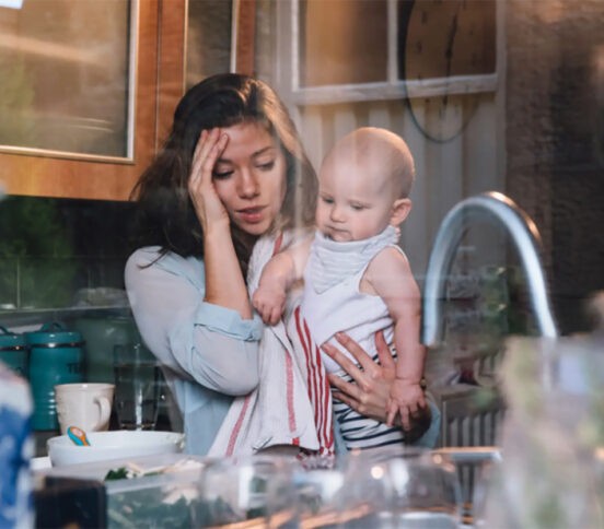 «Ты знаешь, что я нищеброд, — алиментов не жди». Мамы, которые рассчитывают только на себя