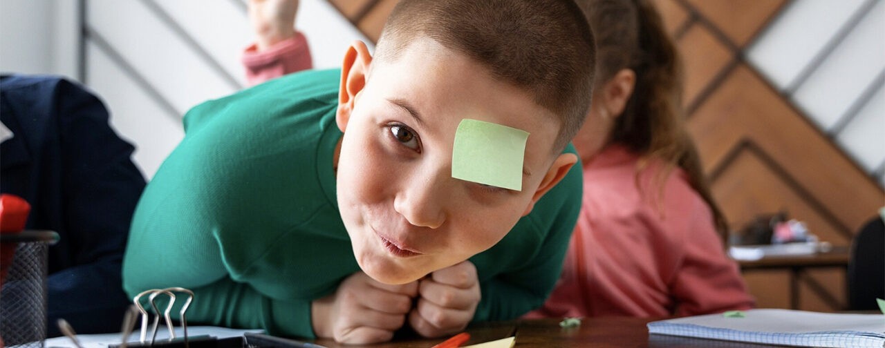 «Мама, новый мальчик такой странный», — сказала дочь.  Как избежать травли в классе?