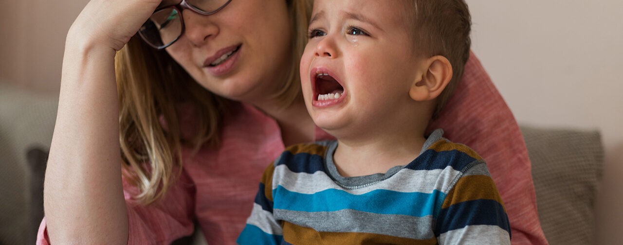 Соседка угрожает вызвать опеку, когда мой сын плачет. Что делать?