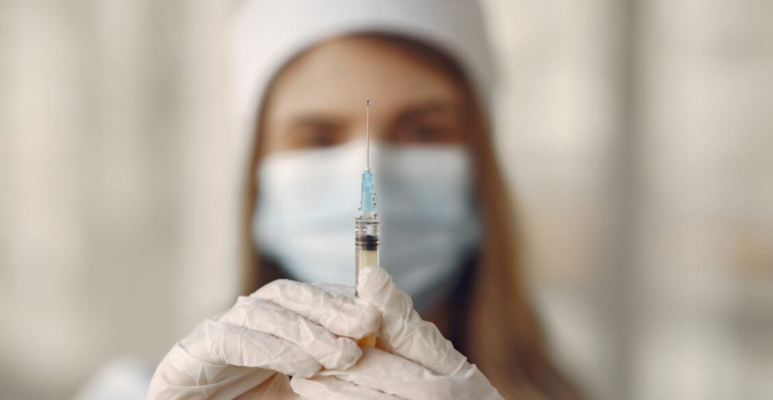 Включение прививки от менингококка в Национальный календарь отложили до 2027 года