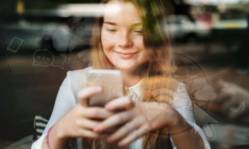 Лингвист объяснил опасность частого общения с нейросетями