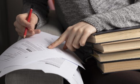 В Общественной палате предложили привязать премии учителей к результатам ЕГЭ