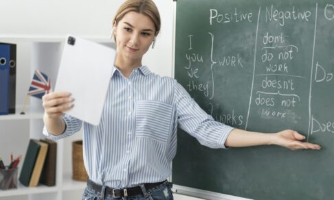 Минпросвещения намерено ввести обязательное изучение второго иностранного языка в школах