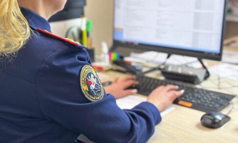 В Новосибирске две школьницы жестоко избили 14-летнюю девочку из-за прически