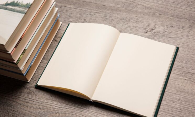 Десять тысяч писателей выпустили «пустую» книгу в знак протеста против ИИ