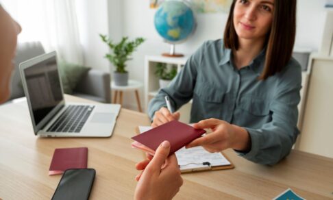 Записи о детях в старых загранпаспортах отменят с 2027 года