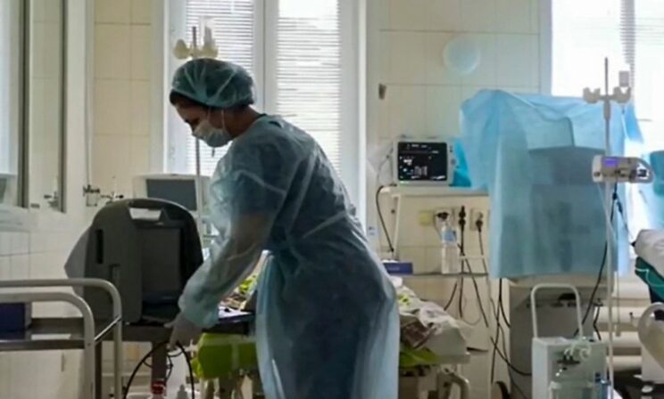 В Приморье врачи спасли ребенка, выпившего щелочь в бутылке из-под газировки