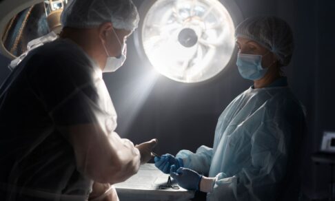 В России впервые начали пересаживать донорские кисти рук