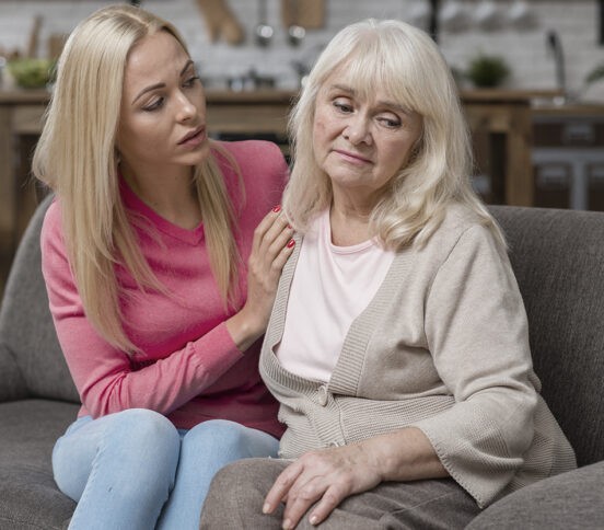 «Моя свекровь избегает разговоров или отпускает колкие шуточки»