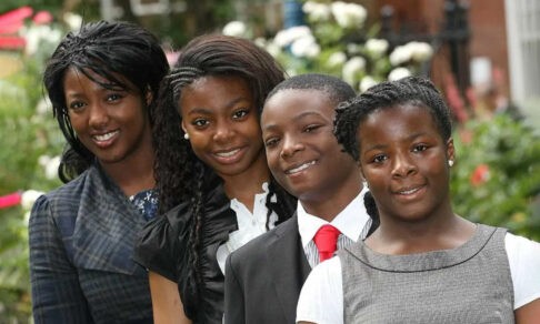 Самые умные дети Великобритании — из одной многодетной семьи. В чем их секрет?