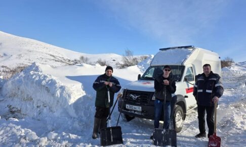 На Колыме врачи эвакуировали пациентку в метель на вездеходе