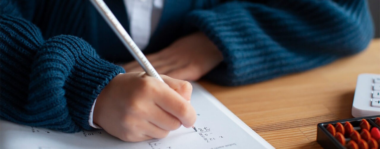 Учитель предложила моему ребенку дополнительные занятия с ней — платные. Это законно?