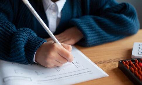 Учитель предложила моему ребенку дополнительные занятия с ней — платные. Это законно?