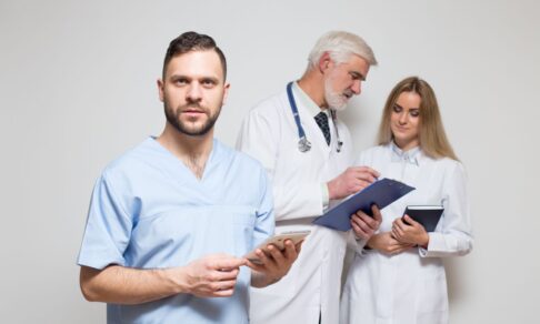 Минздрав утвердил порядок наставничества для всех выпускников медвузов