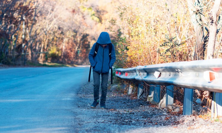 «Мама забрала телефон — ушел ночевать в поле». Какие ошибки нельзя совершать, если подросток сбежал из дома