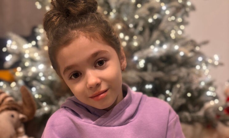 Арина не может ходить после удаления опухоли