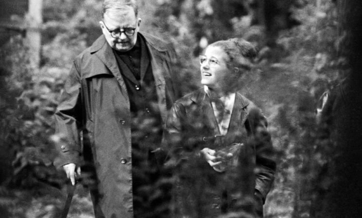 «Однажды на нас упала бомба… Нас засыпало, утром нас откопали». Ирина Шостакович — о блокаде Ленинграда