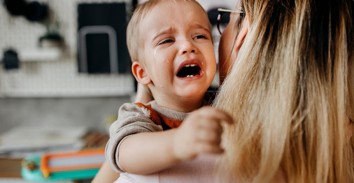 «Воспитатель била детей, но они не могли об этом рассказать». Можно ли доказать, что в детсаду вредят ребенку