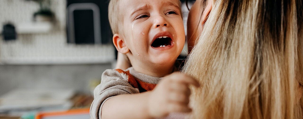 «Воспитатель била детей, но они не могли об этом рассказать». Можно ли доказать, что в детсаду вредят ребенку