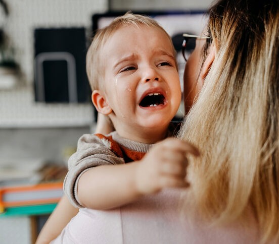 «Воспитатель била детей, но они не могли об этом рассказать». Можно ли доказать, что в детсаду вредят ребенку