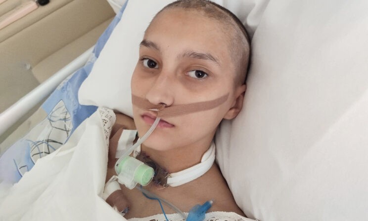 «Мы делали дочке массаж сердца по очереди». 15-летняя Полина пережила инсульт