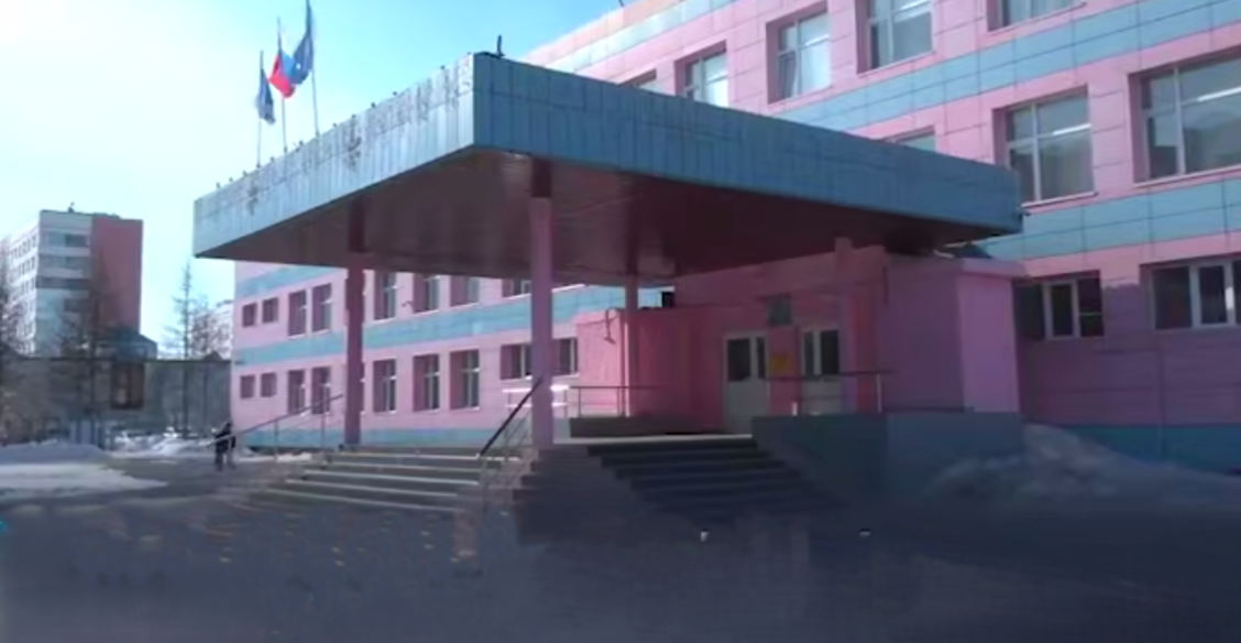 Девушка-охранник в Новом Уренгое обезвредила вооруженного школьника