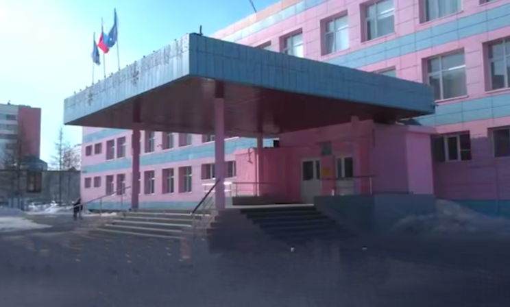 Девушка-охранник в Новом Уренгое обезвредила вооруженного школьника