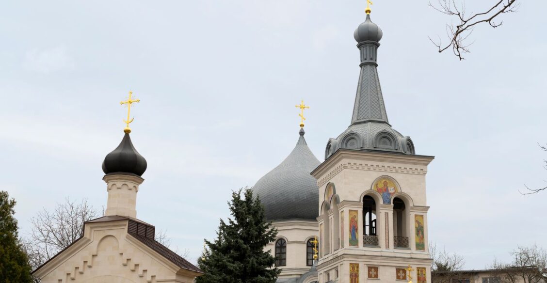 Госдума одобрила штрафы за изображения храмов без крестов