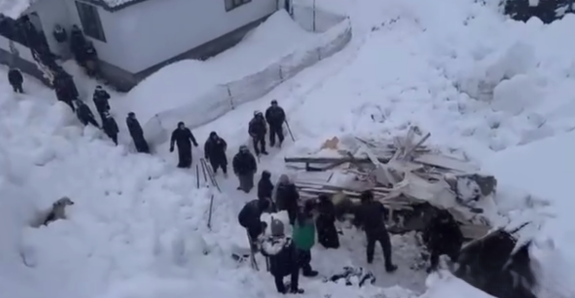 В Дагестане спасли мать и ребенка после схода лавины