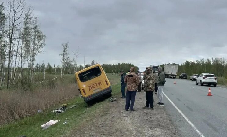 Автобус с детьми столкнулся с большегрузом на трассе Омск–Тюмень, один ребенок погиб