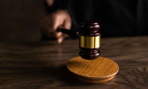 Школьник из КБР в суде отстоял аннулированный результат ЕГЭ по физике
