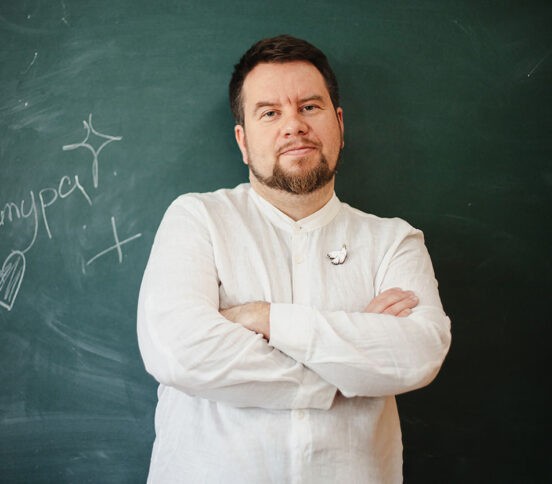 «Скучно? Отлично, давай поговорим». Как не отбить у подростка любовь к чтению