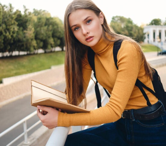 «Я плакала на выпускном из-за синего аттестата». Отличница потеряла медаль после ЕГЭ
