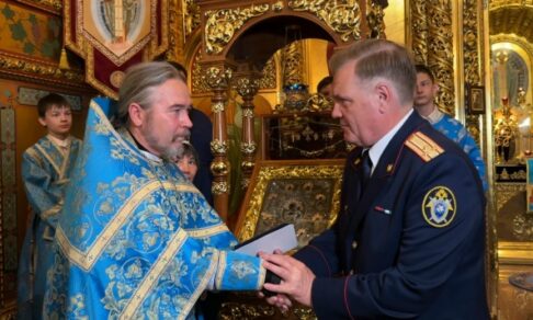 Священник из Калмыкии был ранен, но спас ребенка от мужчины с ножом