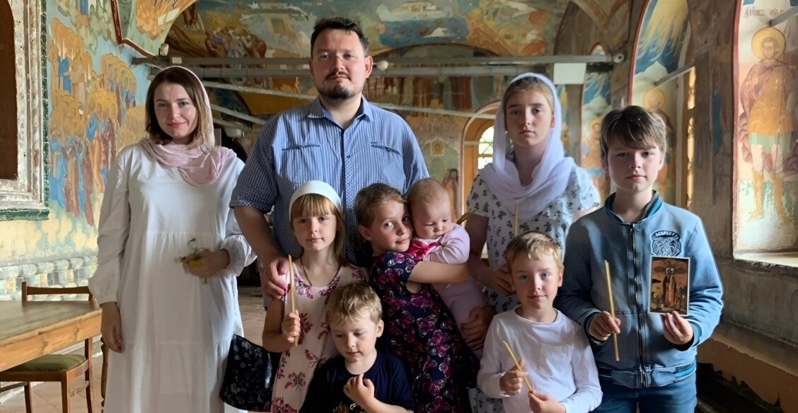 У священника Анатолия Колота и его жены семеро детей. Им нужен дом
