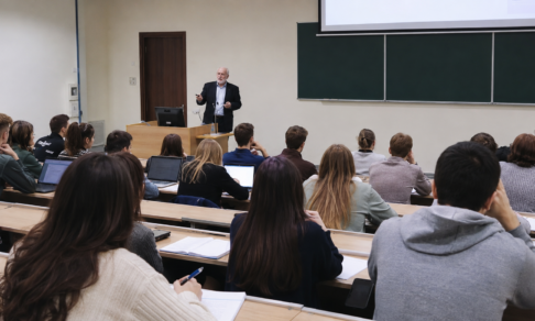 ВЦИОМ: молодежь стала прагматичнее подходить к выбору вуза и профессии