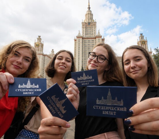 «Меня не взяли в 10-й класс», «родители были против», «я боялась ЕГЭ». Три истории поступления в вуз после колледжа