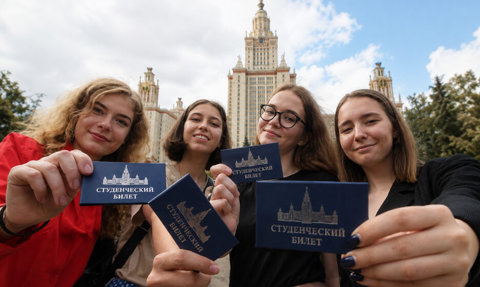 Студенты поступили в вуз после колледжа