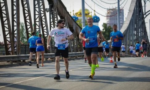Два врача-спортсмена из Твери спасли участника полумарафона и продолжили забег
