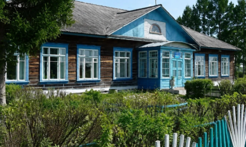 В Красноярском крае учеников двух классов переводят в школу в 11 км от их деревни