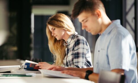 Преподаватель МГУ предложила принимать в вузы всех желающих и отбирать студентов после первого семестра