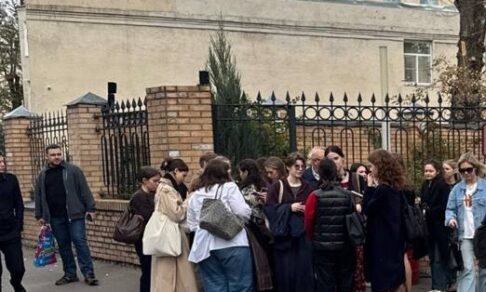 В Москве эвакуировали учащихся и сотрудников минимум десяти учебных заведений