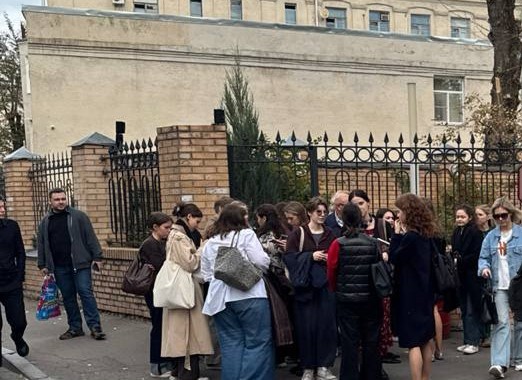 В Москве эвакуировали учащихся и сотрудников минимум десяти учебных заведений