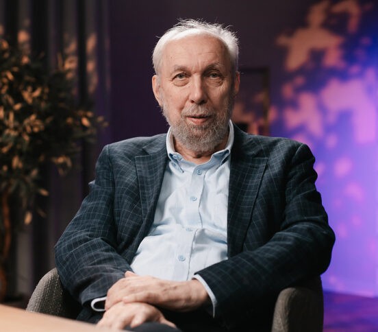 Отец трижды бежал из плена, а сын искал потерянные рукописи. Историк Борис Морозов