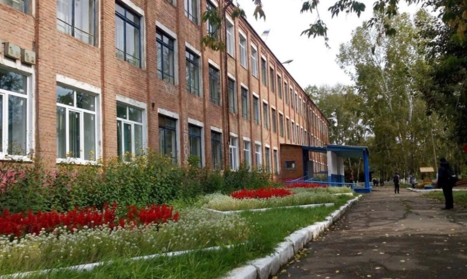 В Канске семиклассница напала на учителей и детей во время праздничной линейки