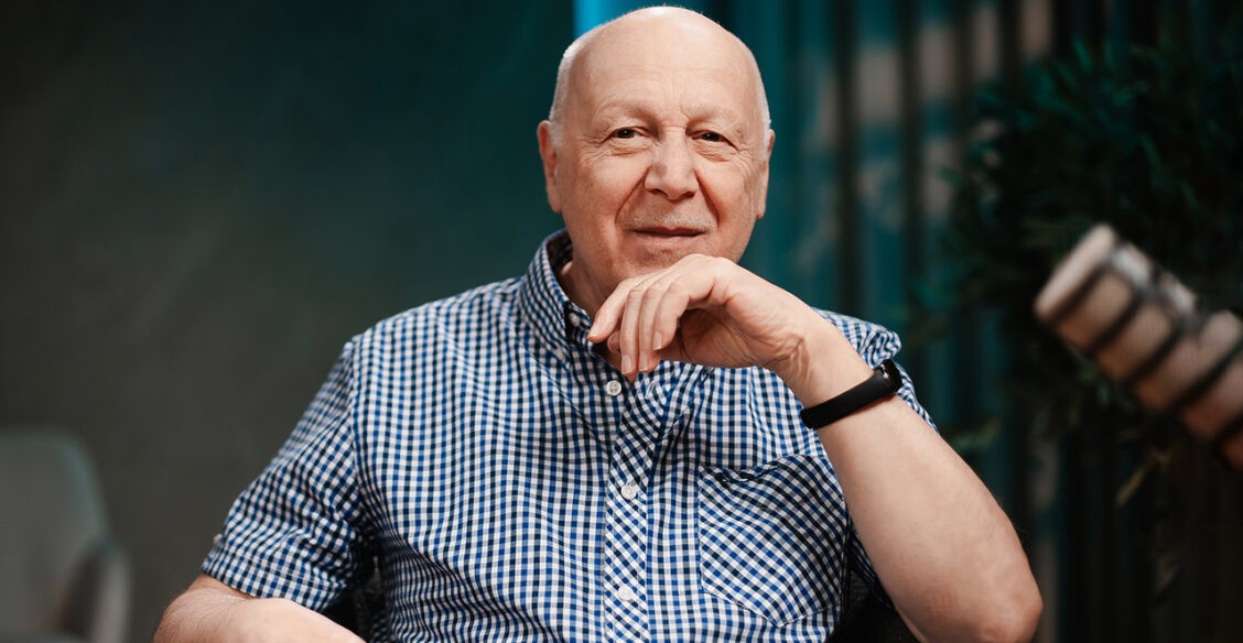 Поэт и переводчик Григорий Кружков