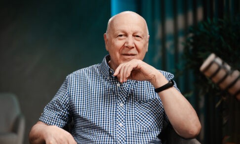 «Перевод с ангельского на русский». Поэт и переводчик Григорий Кружков