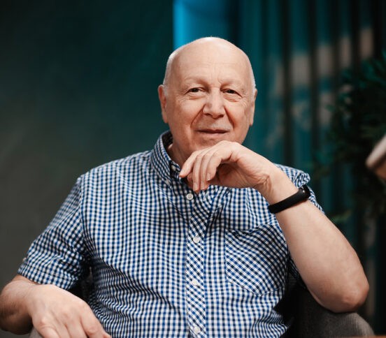 «Перевод с ангельского на русский». Поэт и переводчик Григорий Кружков